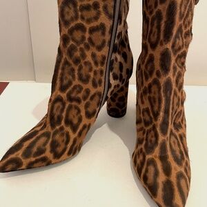 Rare Oscar de la Renta Leopard Bootie w/Buttons+Zip. Sz 39 fit is 38-38.5.